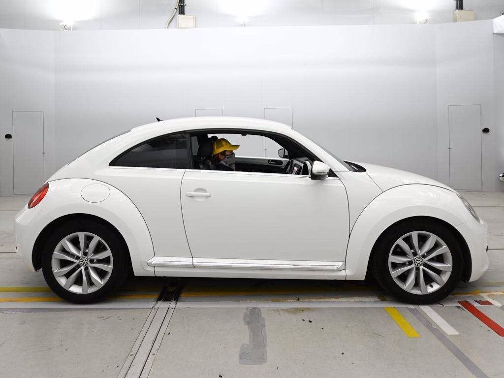 VOLKSWAGEN BEETLE