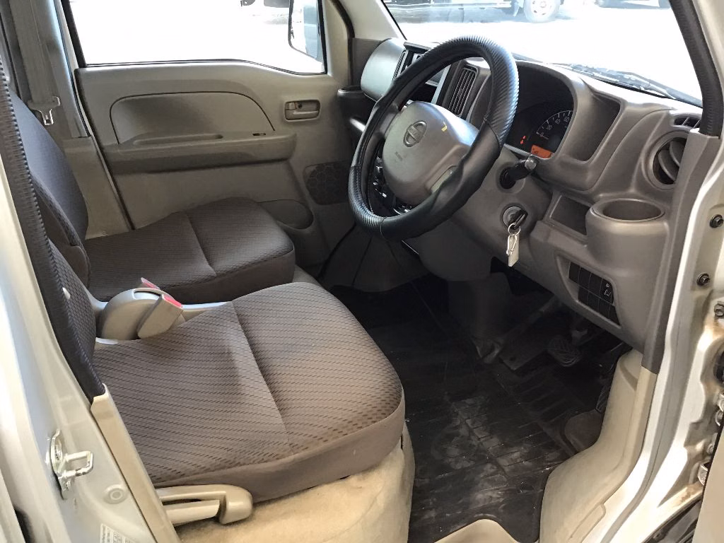 NISSAN NV100 CLIPPER