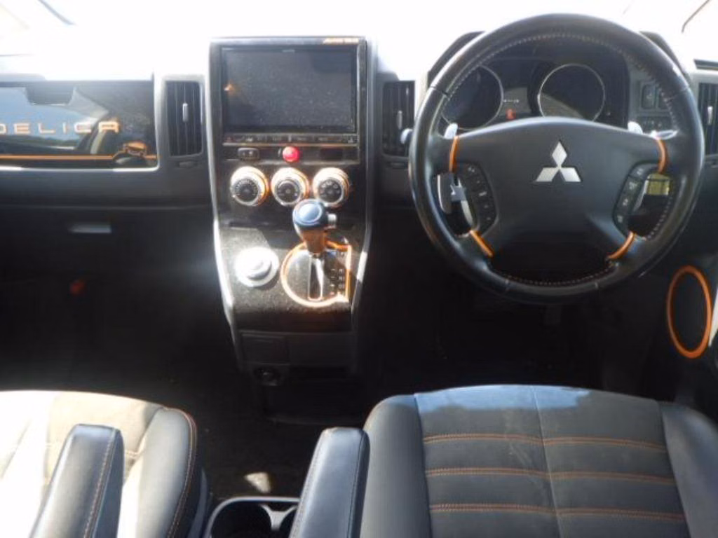 MITSUBISHI DELICA D:5