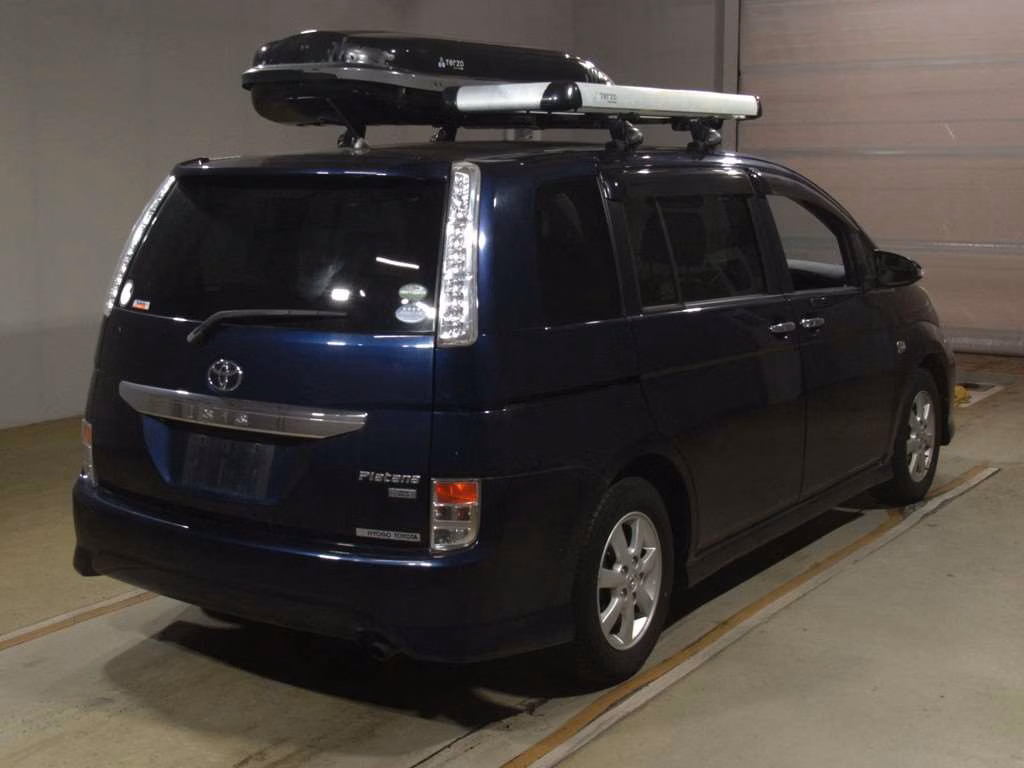 TOYOTA ISIS