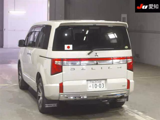 MITSUBISHI DELICA D:5