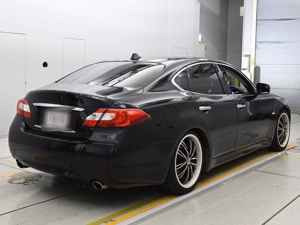 NISSAN FUGA