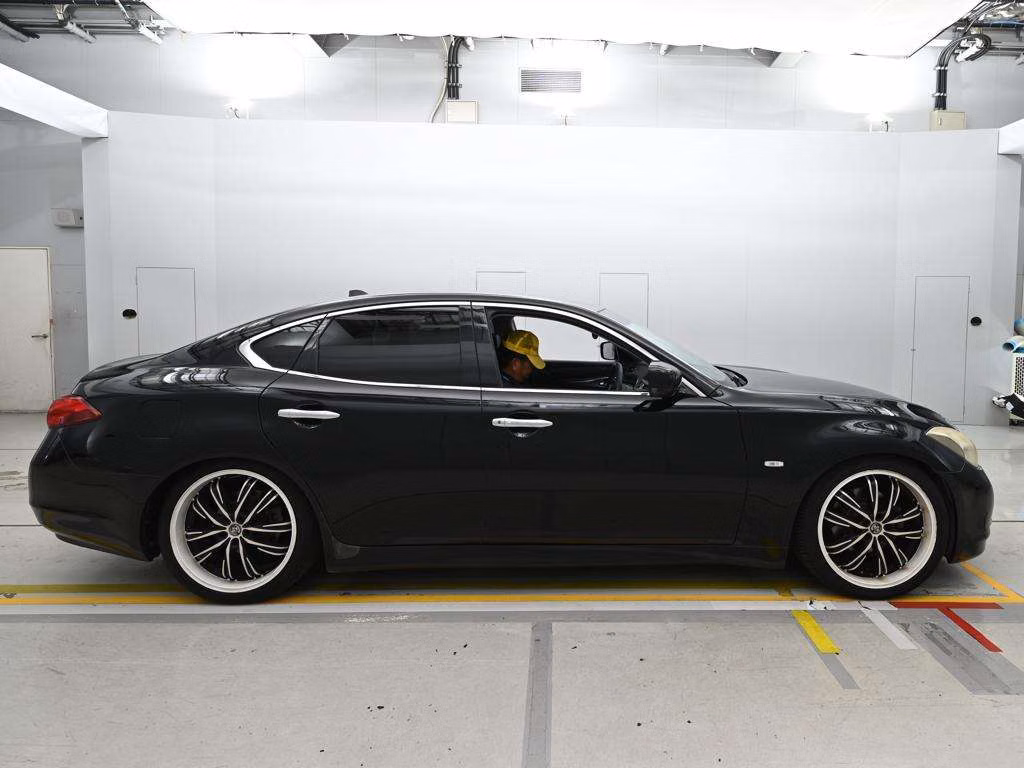 NISSAN FUGA