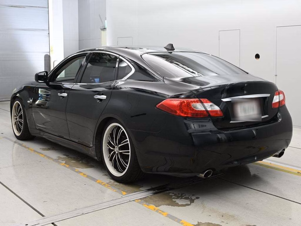 NISSAN FUGA