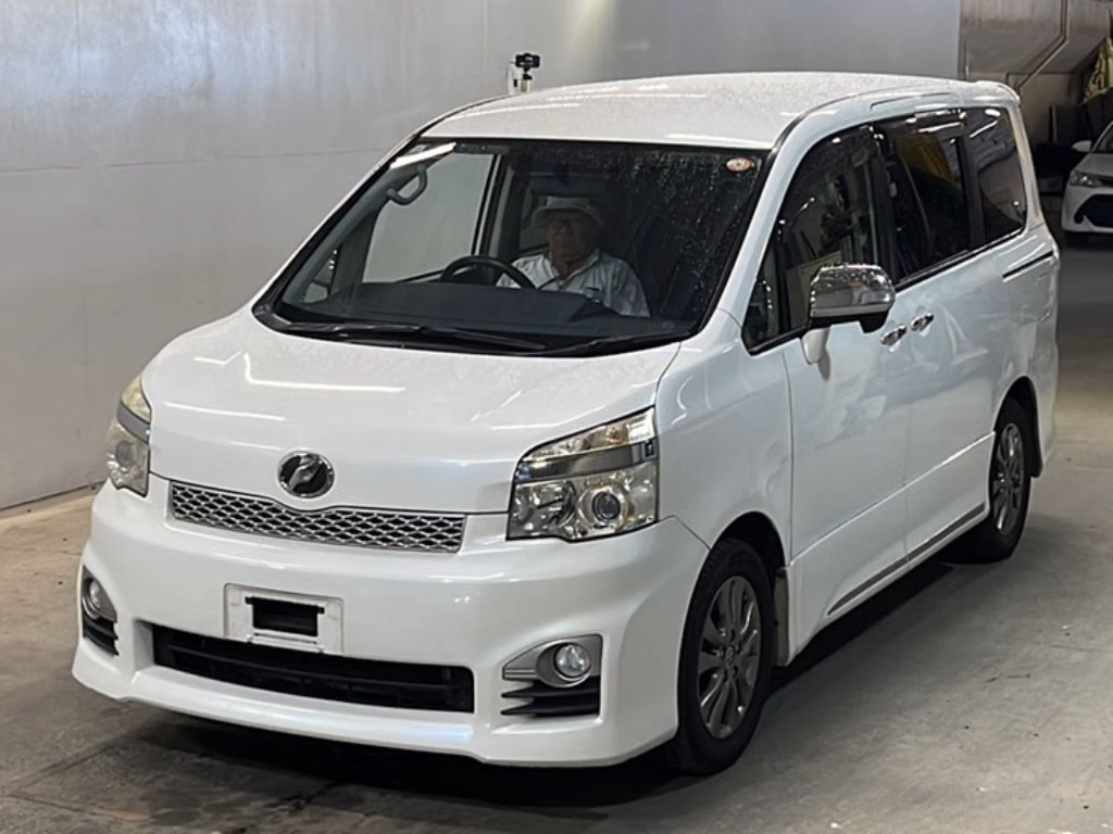 TOYOTA VOXY