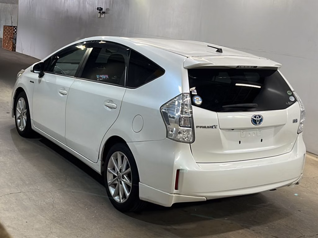 TOYOTA PRIUS ALPHA