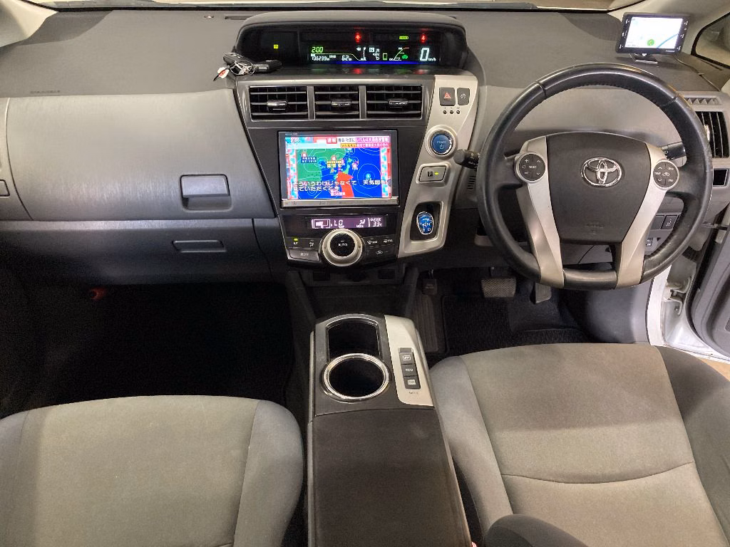 TOYOTA PRIUS ALPHA
