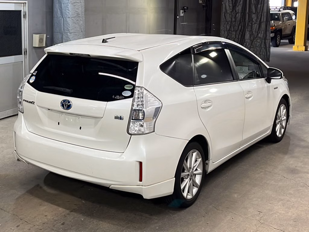 TOYOTA PRIUS ALPHA
