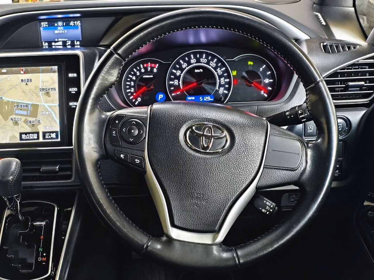 TOYOTA VOXY