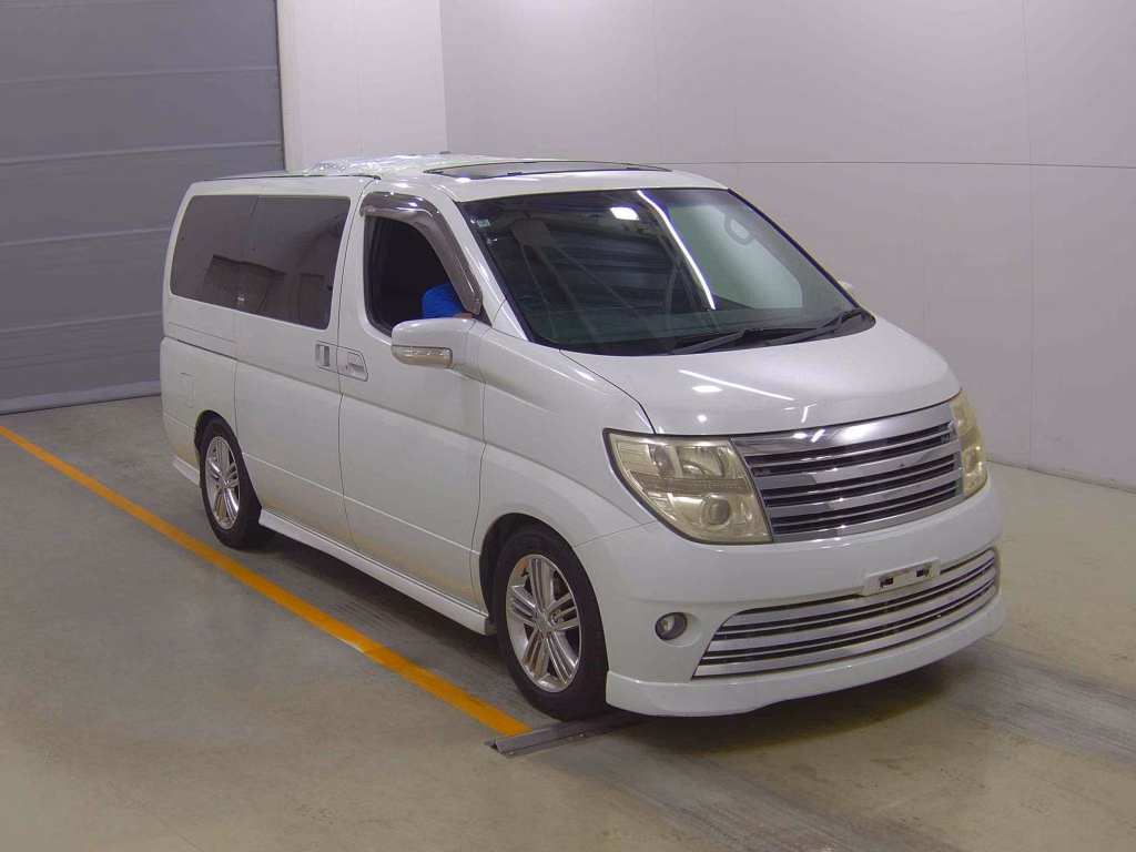 NISSAN ELGRAND