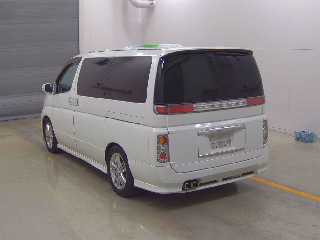 NISSAN ELGRAND