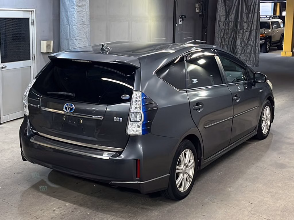 TOYOTA PRIUS ALPHA