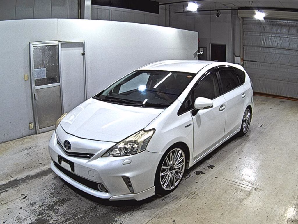 TOYOTA PRIUS ALPHA