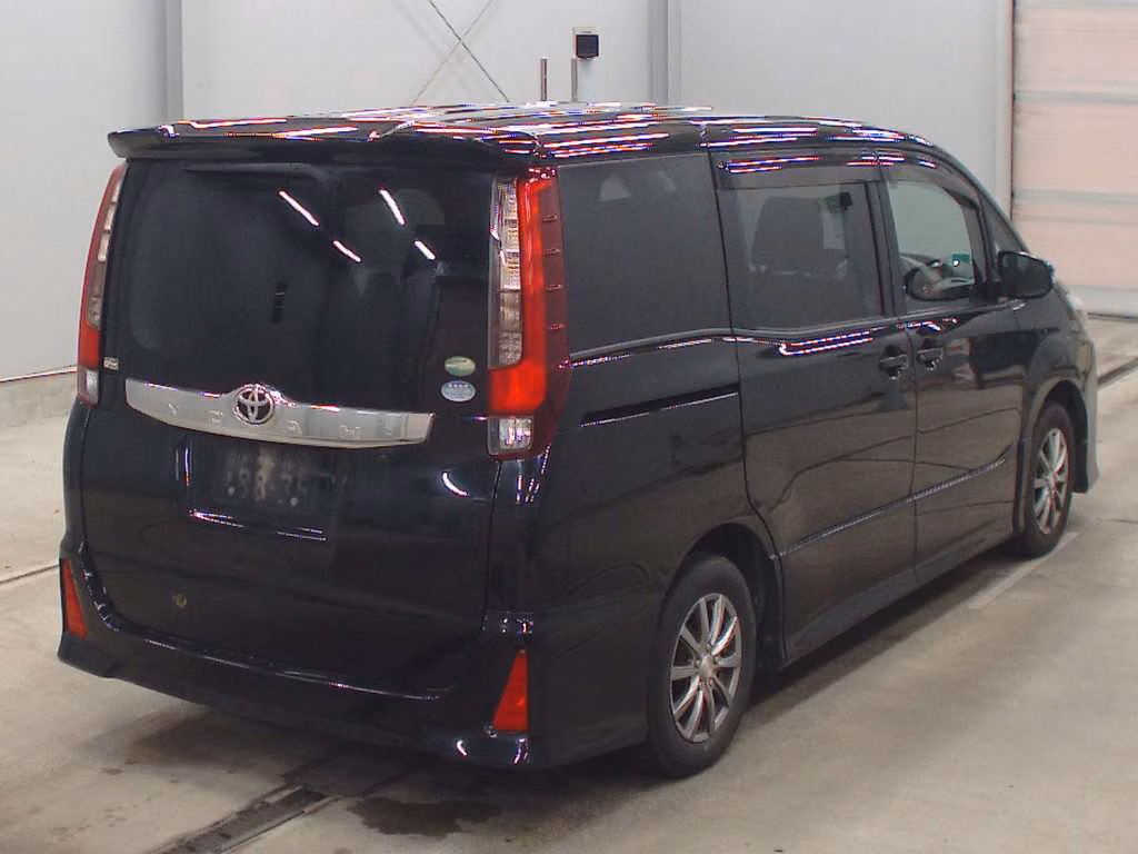 TOYOTA NOAH