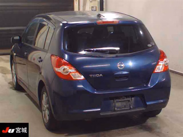 NISSAN TIIDA