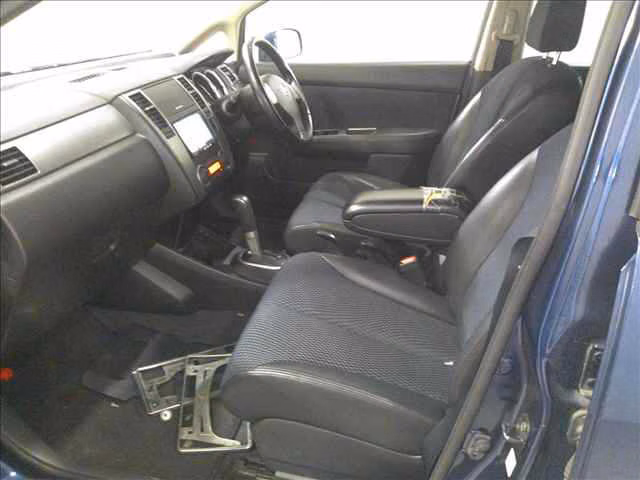 NISSAN TIIDA