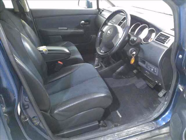 NISSAN TIIDA