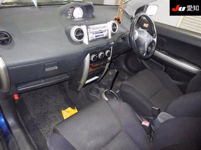 TOYOTA IST