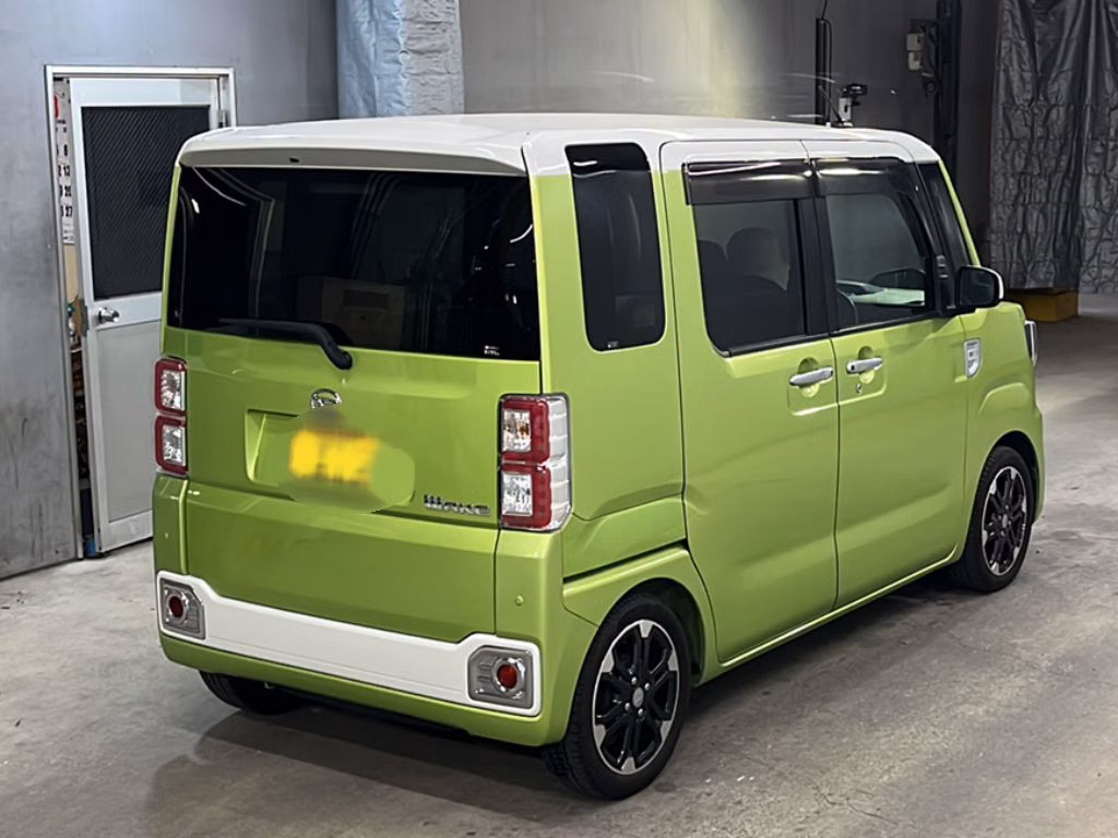 DAIHATSU WAKE