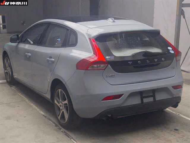 VOLVO V40