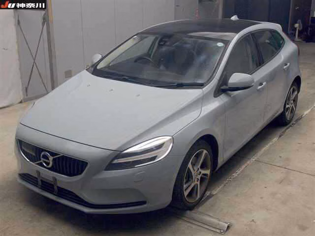 VOLVO V40