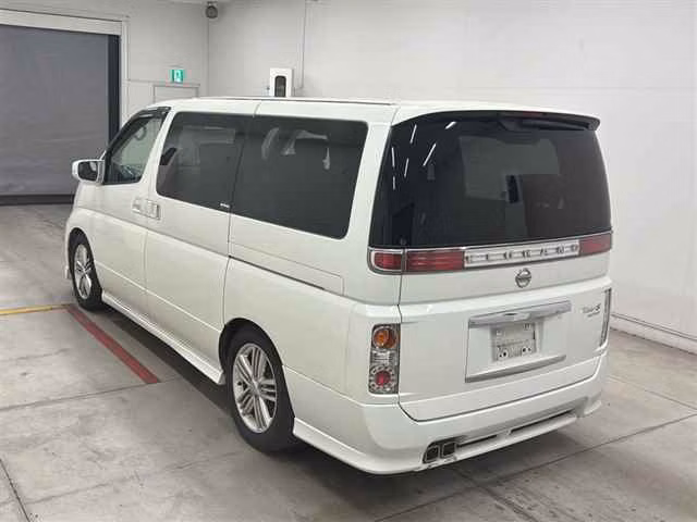 NISSAN ELGRAND