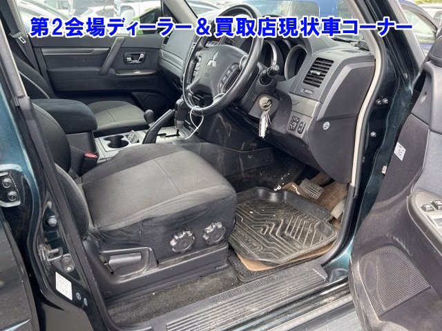 MITSUBISHI PAJERO
