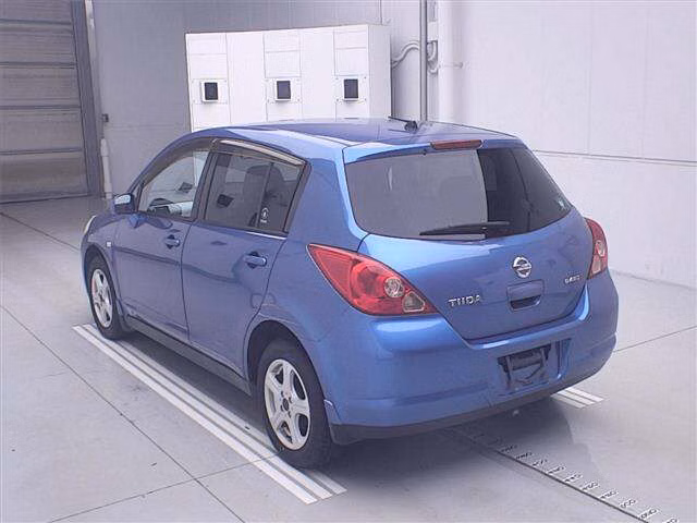 NISSAN TIIDA
