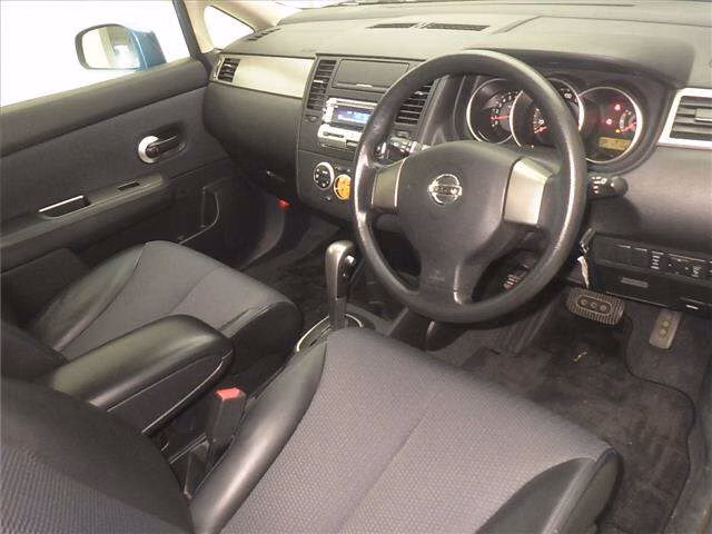 NISSAN TIIDA