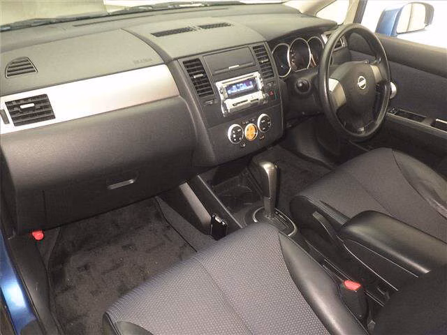 NISSAN TIIDA