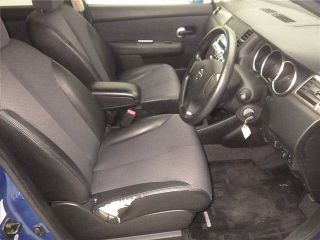 NISSAN TIIDA
