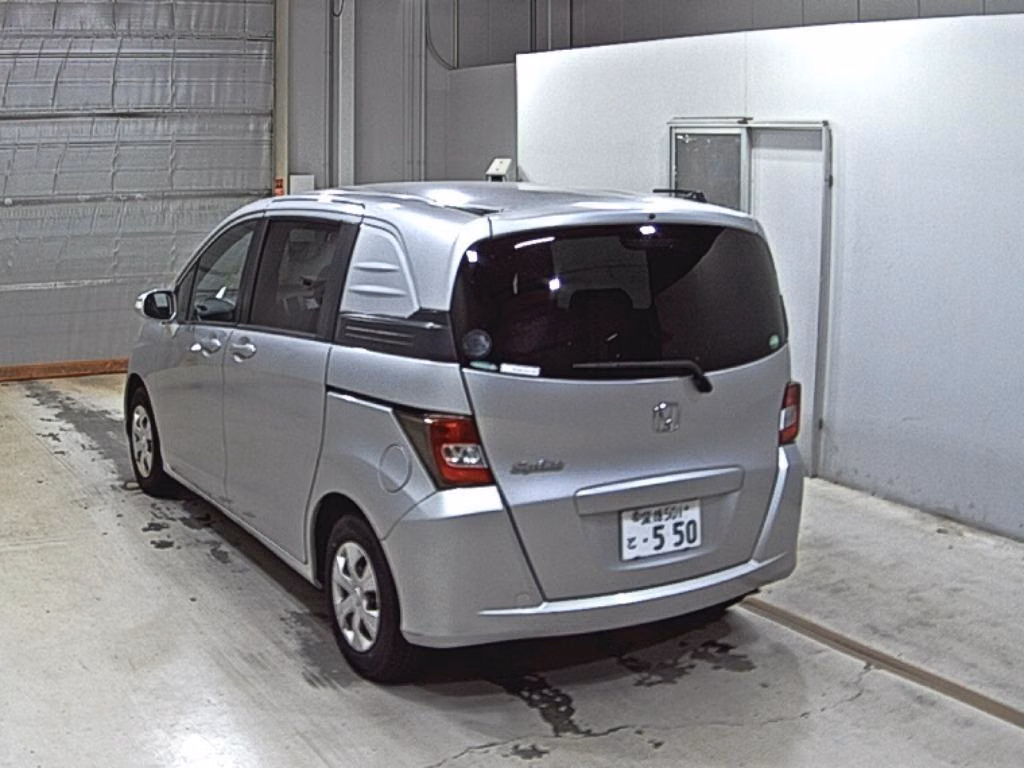 HONDA FREED SPIKE