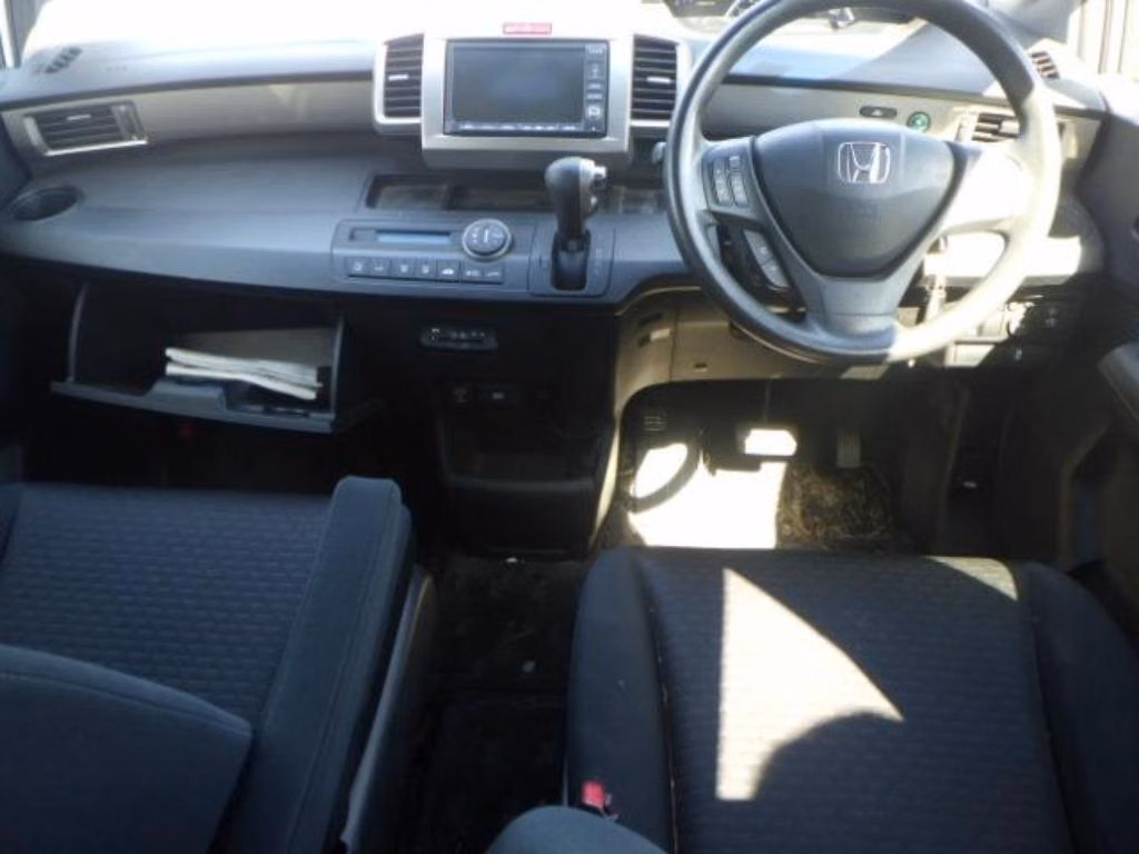HONDA FREED SPIKE