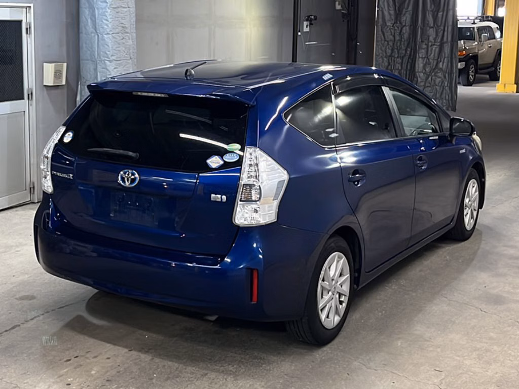 TOYOTA PRIUS ALPHA