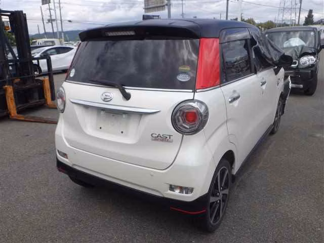 DAIHATSU CAST