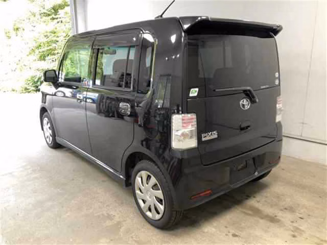 TOYOTA PIXIS SPACE