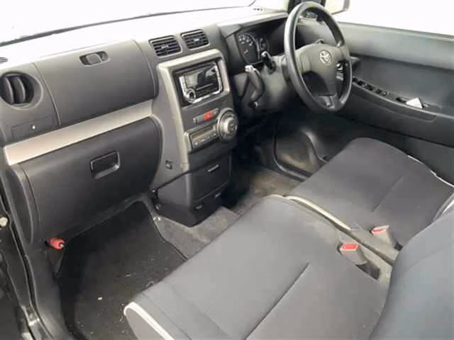 TOYOTA PIXIS SPACE