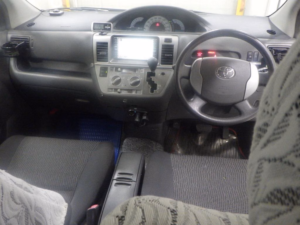 TOYOTA RAUM