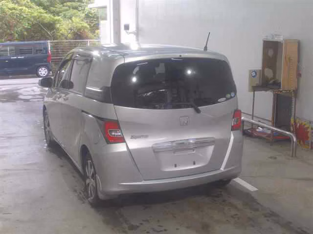HONDA FREED SPIKE