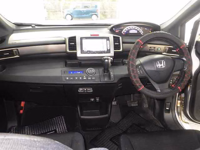 HONDA FREED SPIKE