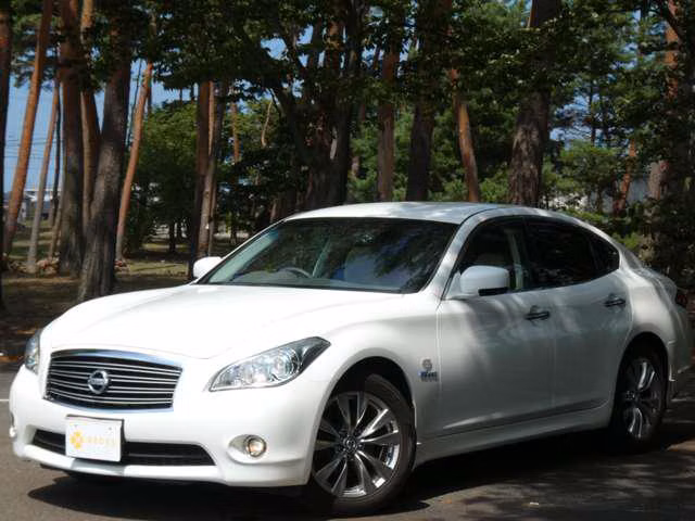 NISSAN FUGA