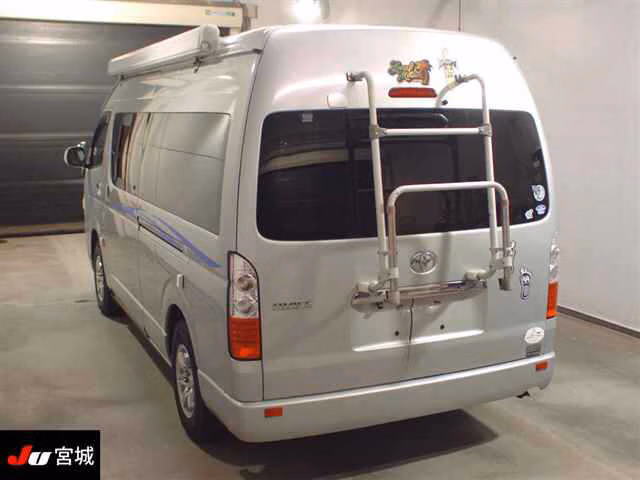 TOYOTA REGIUS ACE