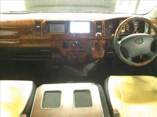 TOYOTA REGIUS ACE