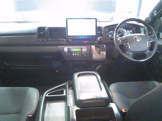 TOYOTA REGIUS ACE