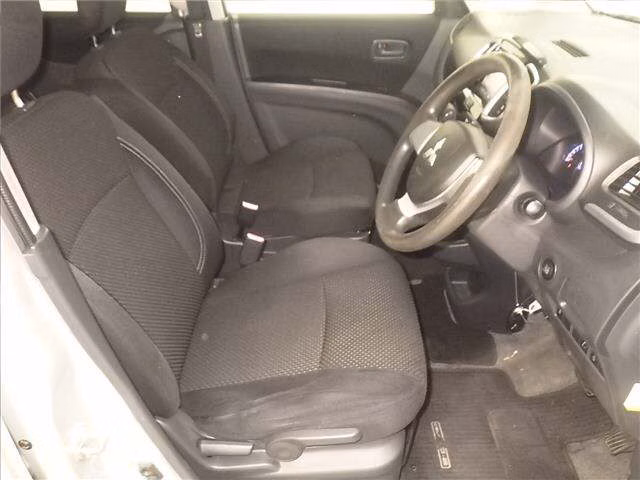 MITSUBISHI DELICA D:2