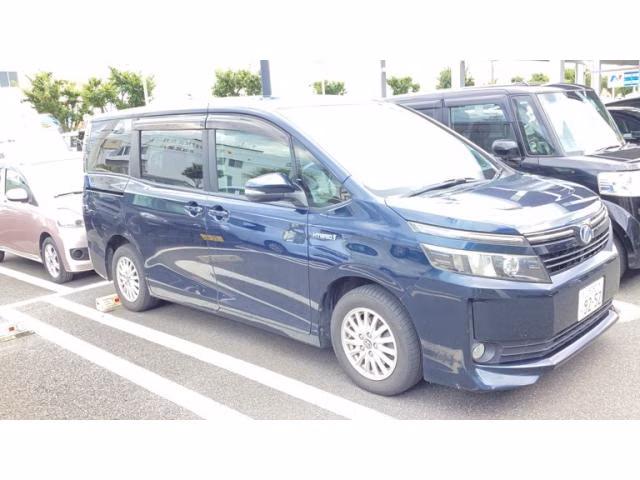 TOYOTA VOXY