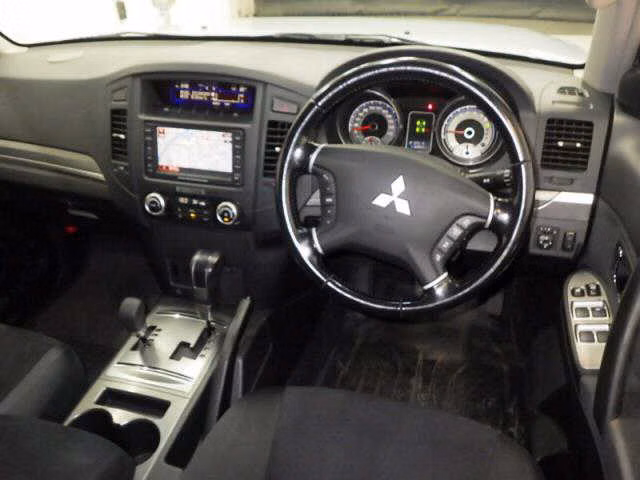 MITSUBISHI PAJERO