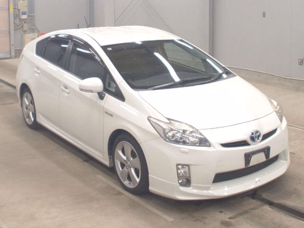 TOYOTA PRIUS