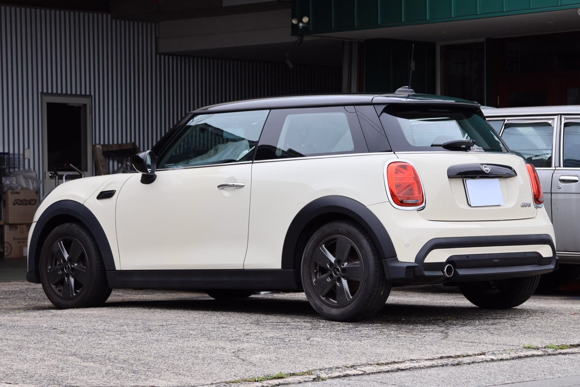 MINI HATCH