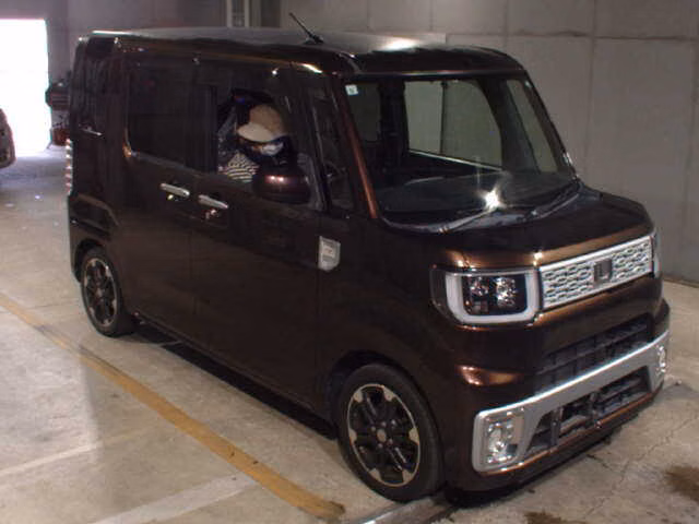 DAIHATSU WAKE